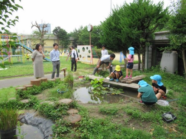 大杉住子滋賀県副知事が教育学部附属幼稚園を視察されました 滋賀大学教育学部